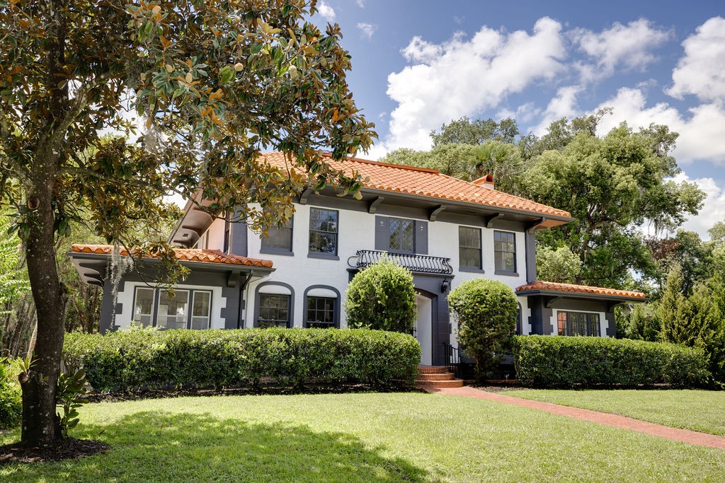 Meet Beth McIntyre CanvasRebel Magazine