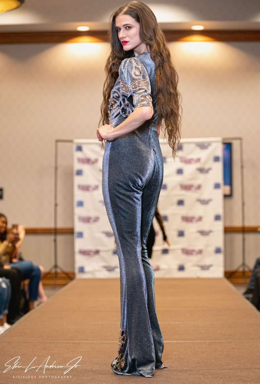 Meet Victoria Henley – CanvasRebel Magazine