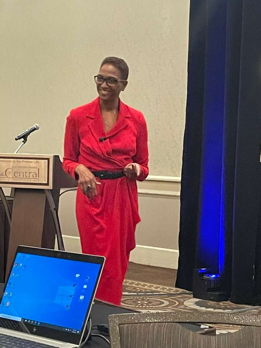 Meet Leslie Short – CanvasRebel Magazine