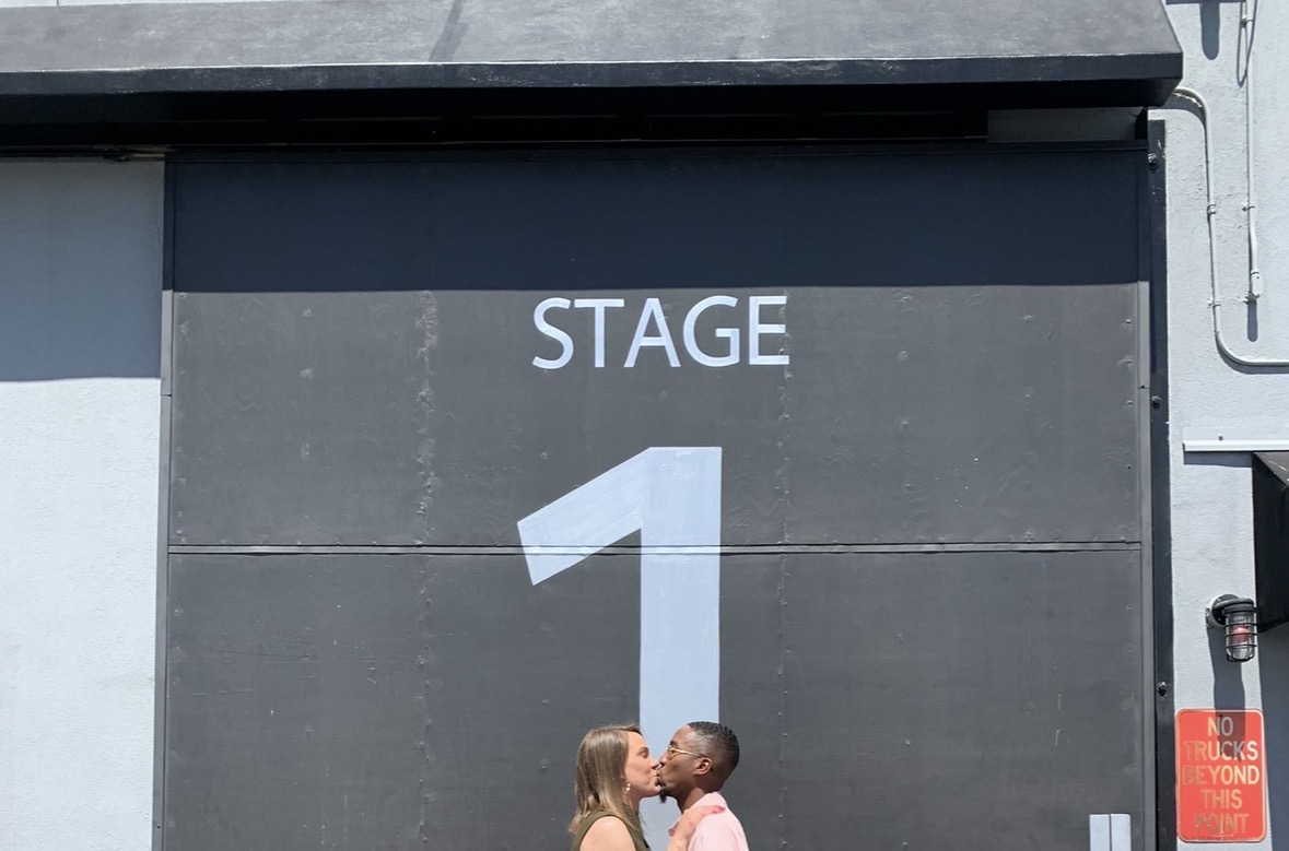 Stage sign with the number 1 and the word STAGE above it, on a gray background.